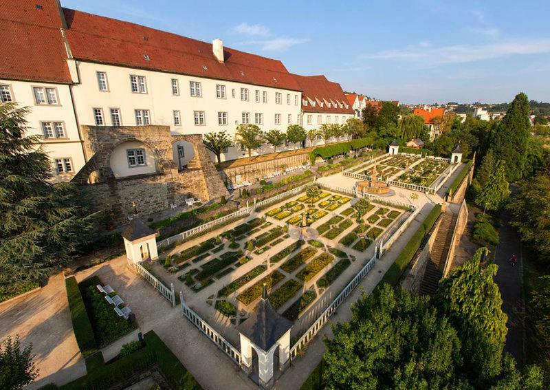 Schlosshotel Hoefingen Леонберг Экстерьер фото